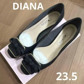 DIANA 리본 포함 블랙 펌프스