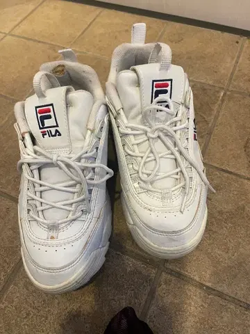 FILA 화이트 스니커즈