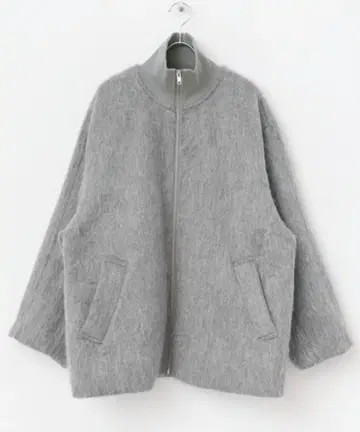 KBF 하이넥 샤기 코트