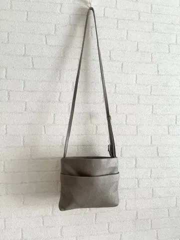 이아파피요네 숄더백 그레이 소가죽