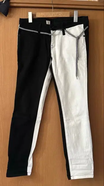 VOLCOM JEANS 블랙&화이트 데님