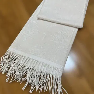 화이트 프린지 머플러