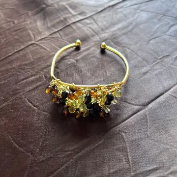 골드 비즈 장식 오픈 팔찌