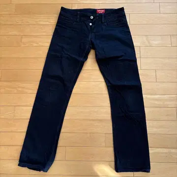 The Changeling 블랙 슬림 스트레이트 데님