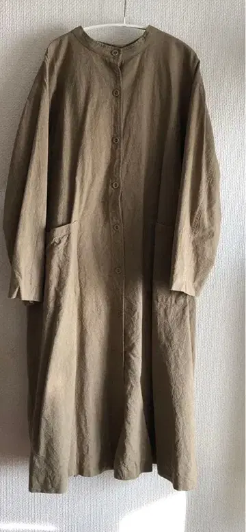 올리브 컬러 버튼 부착 롱 코트 프리 사이즈