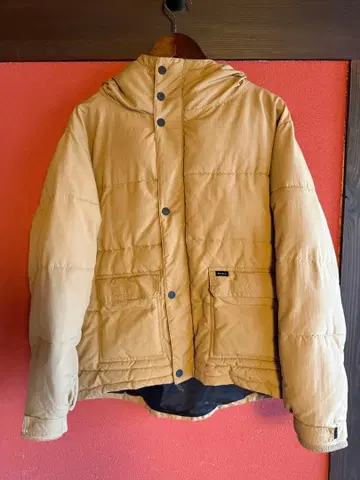 RVCA 후드 부착 베이지 다운 자켓