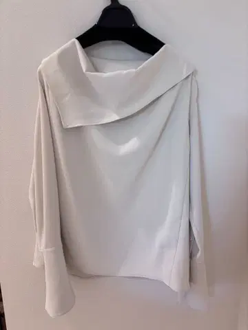 anuans 화이트 긴팔 블라우스