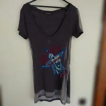 Hysterie Glamour 다크 그레이 V넥 티셔츠