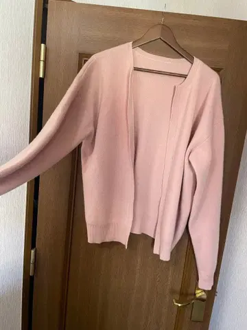 울 70% 핑크 가디건