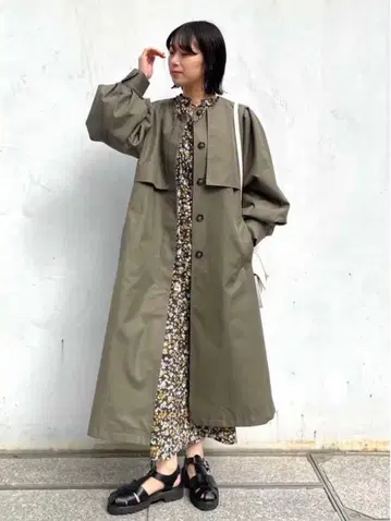 OPAQUE.CLIP 올리브 트렌치코트