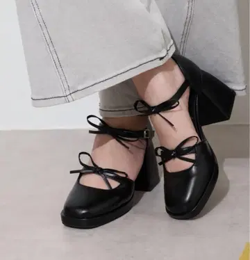 LOVEHUNTER+ 더블 리본 스트랩 스퀘어 세퍼레이트 펌프스