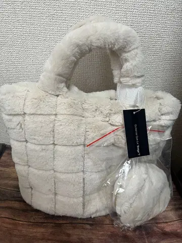 [ 미사용 새상품 ] 화이트 퍼 소재 토트백