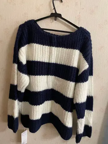 네이비 화이트 스트라이프 니트 스웨터