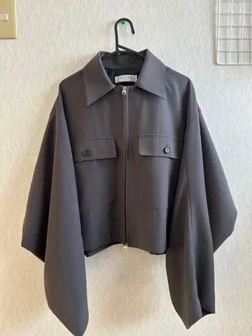 [ 새상품급 ] 숏 기장 볼륨 슬리브 블루종 자켓