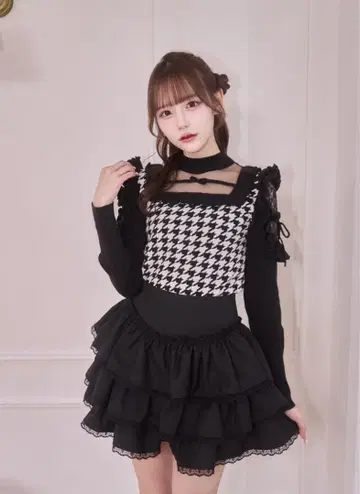 meltie 반짝이는 숄더 프릴 니트 하운드투스 체크