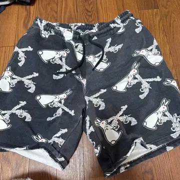 FR2 roargun 토끼 패턴 블랙 숏팬츠