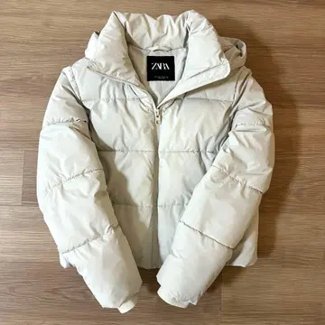 ZARA 화이트 후드 부착 다운 자켓 M 새상품급 방한 대책 인기 상품