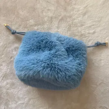스카이블루 퍼 핸드백
