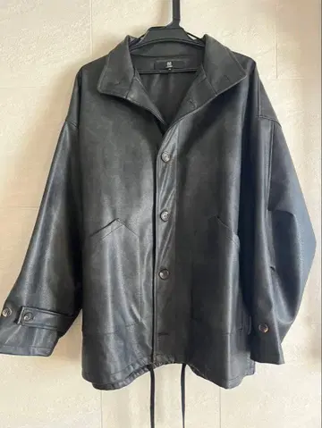 오버 사이즈 블랙 가죽풍 자켓