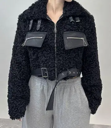 시즈니룩 모노톤 블랙 아우터 보아 퍼