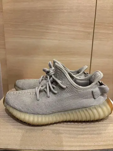 Yeezy Boost 350 V2 그레이