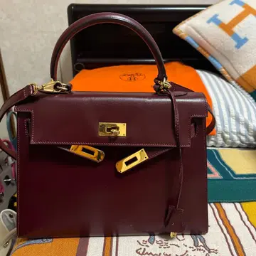 이탈리아제 보르도색 가죽 숄더 핸드백