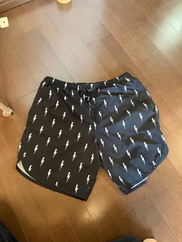 Neil Barrett 번개 무늬 숏팬츠