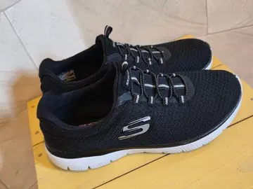 SKECHERS 메모리폼 블랙 스니커즈