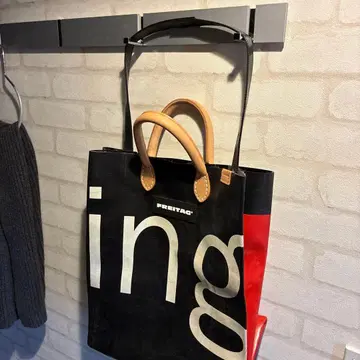 FREITAG 핸더 스킴 블랙/빨간색 대용량