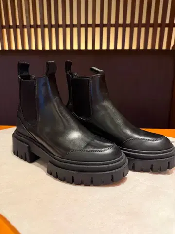 ZARA 여성용 블랙 가죽 부츠 23cm