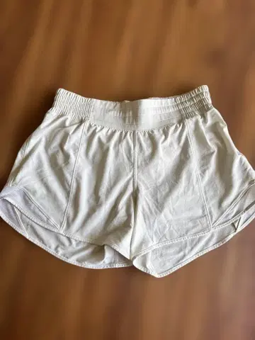 새상품 Lululemon 숏팬츠 사이즈 8