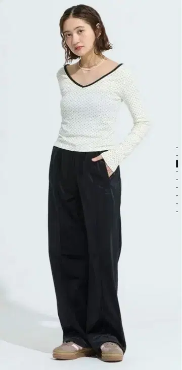 새상품 adidas 벨로아 트랙 팬츠