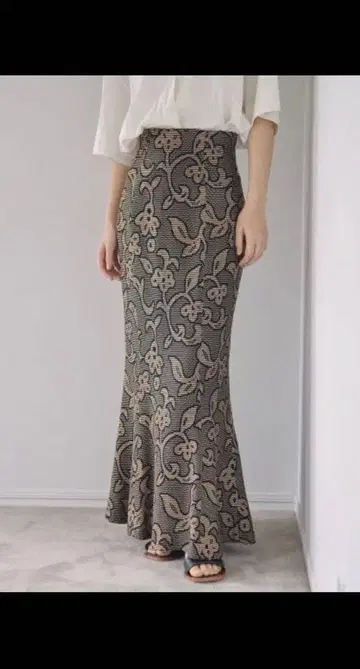 투데이풀 자카드 리프 펜슬 스커트 36