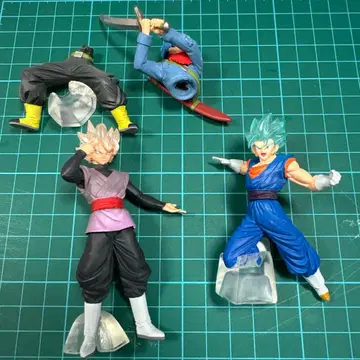 드래곤볼 초(미래 트랭크스 편) HG&VS 피규어 세트
