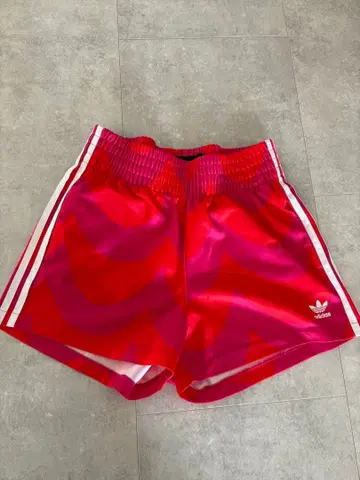 adidas 마리메꼬 콜라보 숏팬츠 핑크