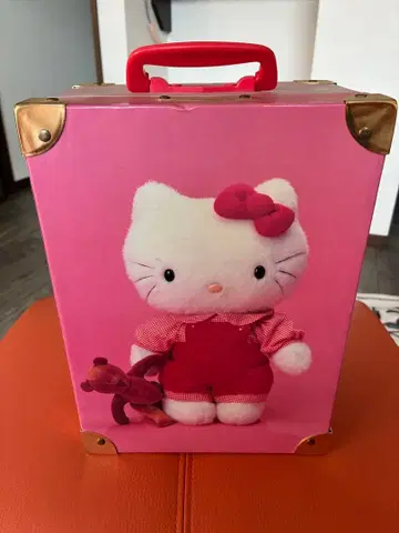 산리오, 키티 시리얼 넘버 상자만 판매합니다.