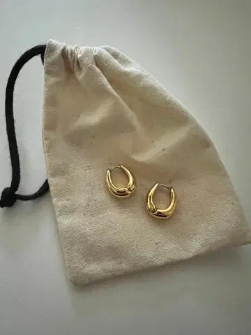 톰 우드 스타일 후프 귀걸이 골드