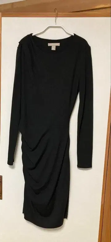 바나나리퍼블릭 블랙 드레이프 타이트 원피스 (긴팔)