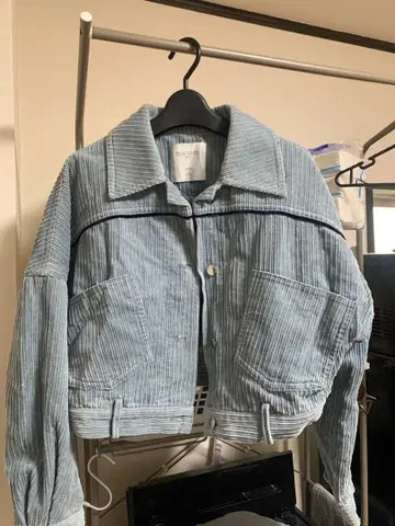 라이트 블루 코듀로이 크롭 자켓과 미니 스커트 세트