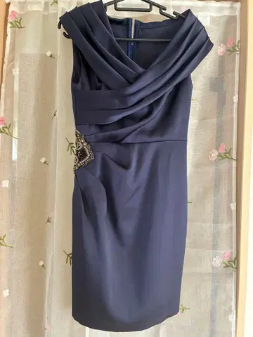 네이비 드레이프 디자인 드레스