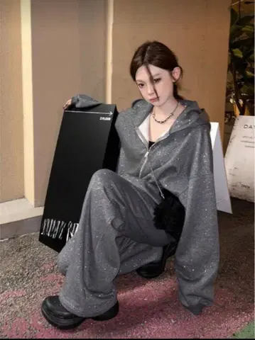 그레이의 라메 믹스 오버 사이즈 셋업