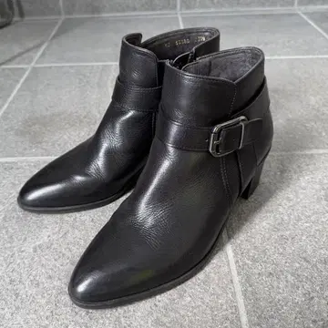 새상품급 DIANA 다이애나 숏부츠 사이드 지퍼 블랙 23.5