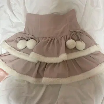 pium 퍼 달린 티어드 미니 스커트