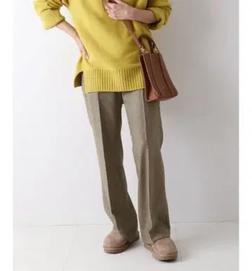 베이지 계열 체크 와이드 팬츠 하이웨스트 프레임워크