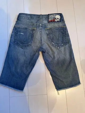 트루릴리젼 데미지 스컬 자수 택 숏팬츠