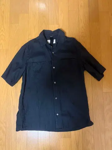 ulster weaver의 블랙 반팔 버튼 셔츠