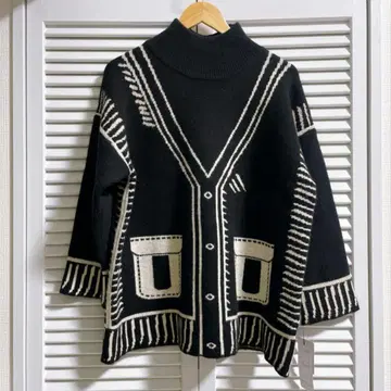 착시 효과가 귀여운 하이넥 루즈핏 니트 블랙 M-L