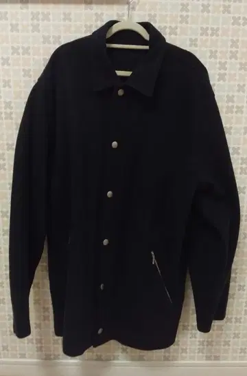 블랙 울 코트 버튼 포함