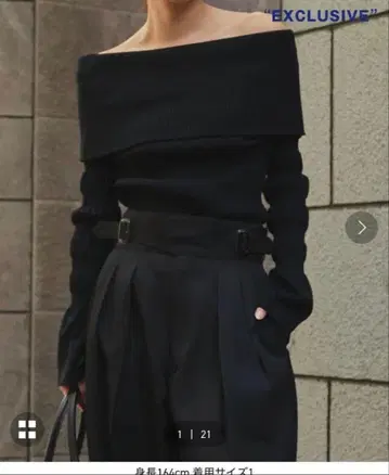 별주 STRIPE KNIT OFF-SHOULDER TOP