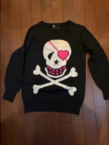 LISTEN FLAVOR 스컬 디자인 니트